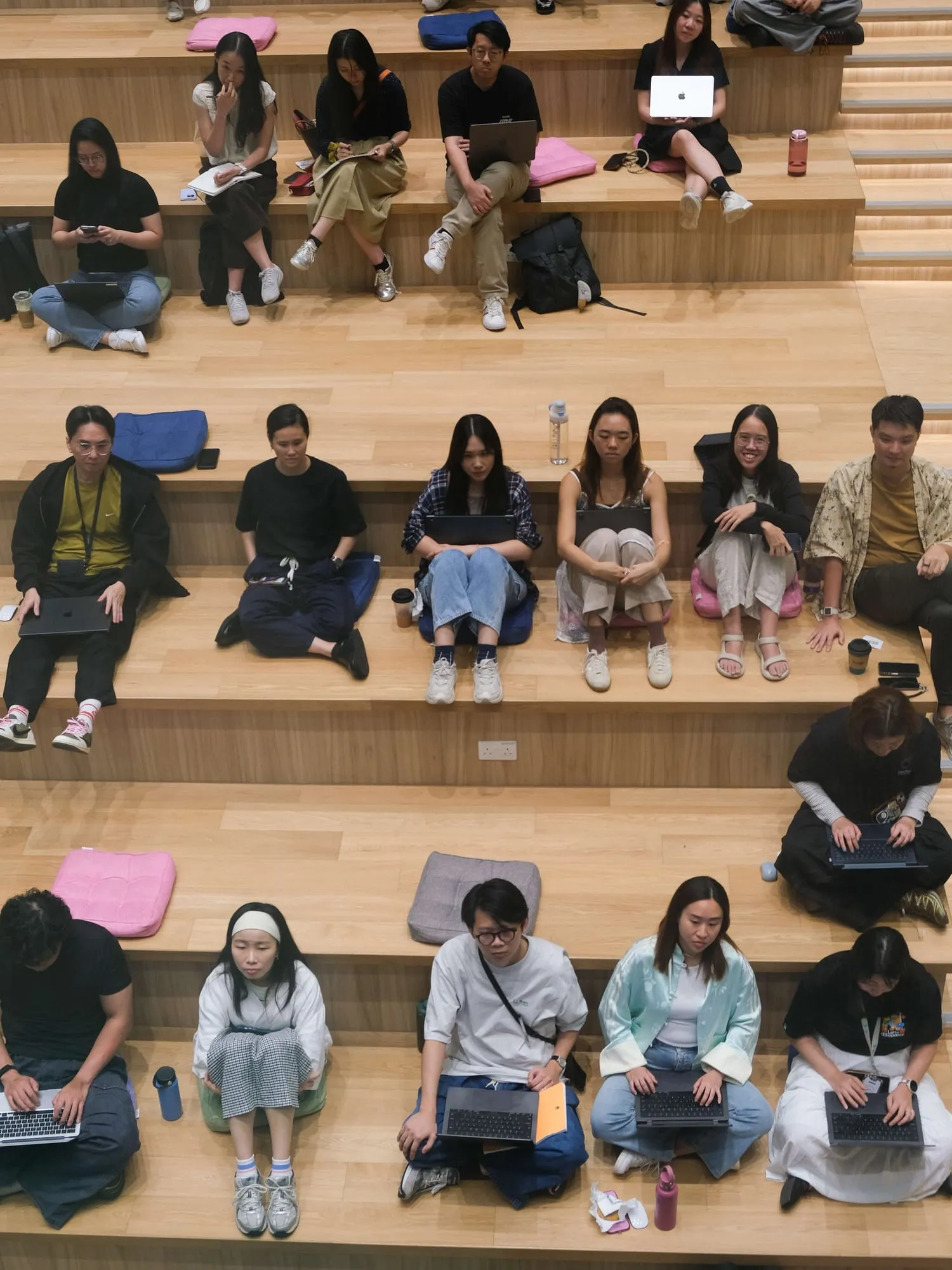 The audience on the steps, seen from the front.